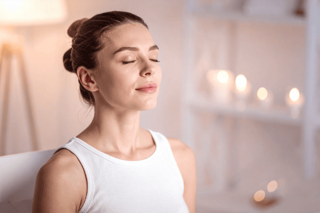 Žena v klidu a rovnováze, vliv životního stylu na trávení a zdraví střev