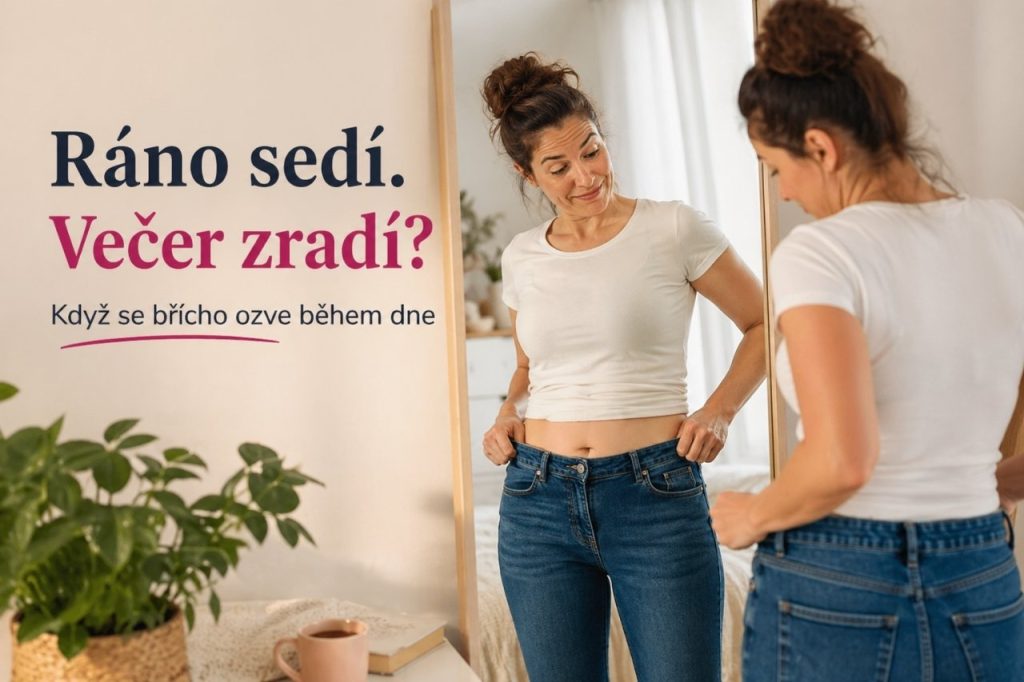 Žena v džínách si drží břicho a pas, protože ji během dne začaly tlačit kalhoty.