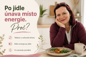 Po jídle únava místo energie – žena u stolu po jídle s pocitem těžkosti a únavy